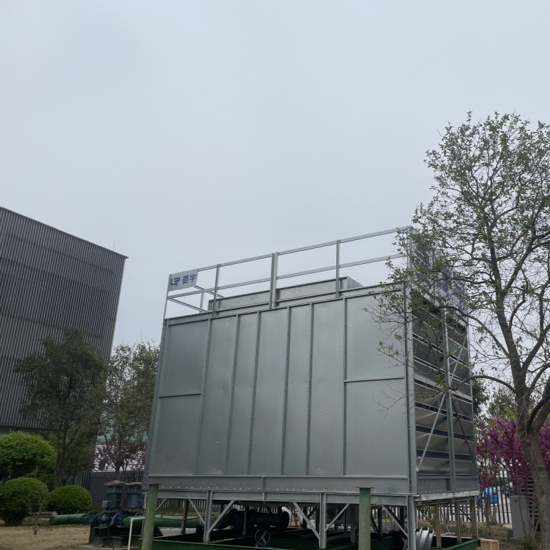 河南郑州三全食品股份公司的菱宇方形横流式钢板冷却塔安装到位