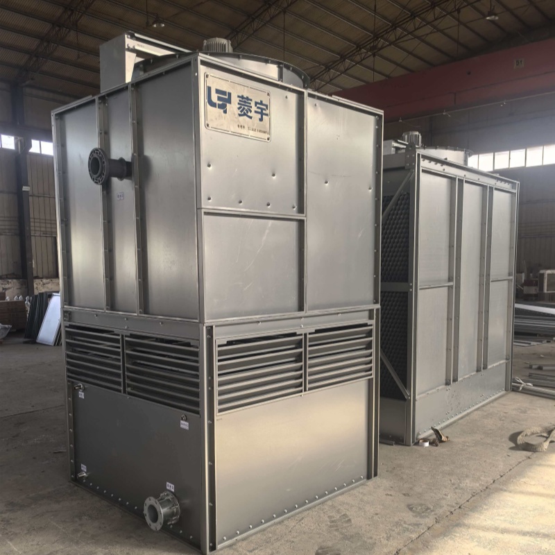 河南郑州菱宇加高底盆(自带水箱)的方形逆流车载式钢板冷却塔送达到客户的现场 河南郑州菱宇加高底盆(自带水箱)的方形逆流车载式钢板冷却塔送达到客户的现场